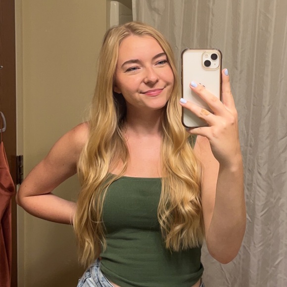 Meet your Posher, Sarah - Picture 1 of 5